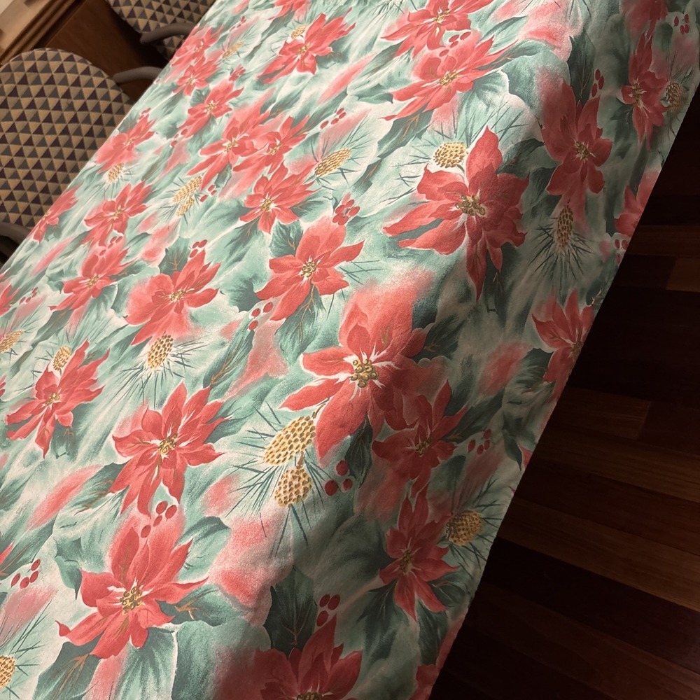 Vintage Christmas Tablecloth 56x104 Poinsettia Pinecone 100% Cotton - Picture 3 of 4